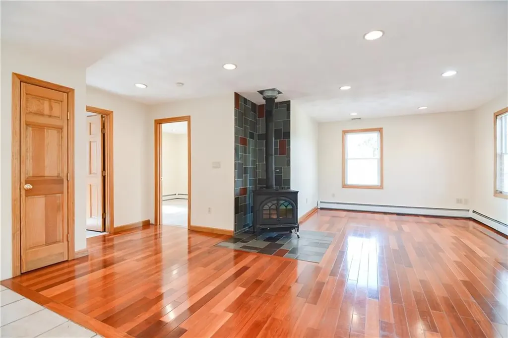 206 Shun Pike Johnston RI 02919