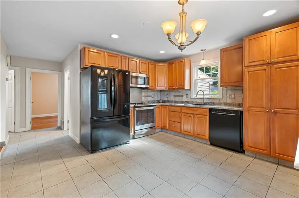 104 Beech Street Woonsocket RI 02895