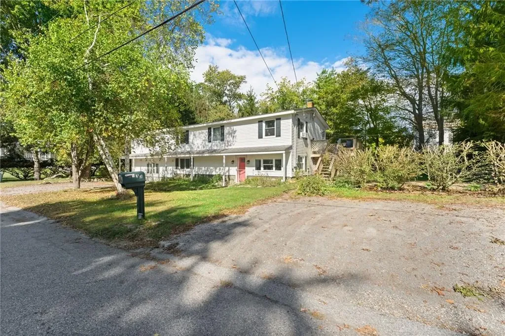 33 Beth Road Tiverton RI 02878