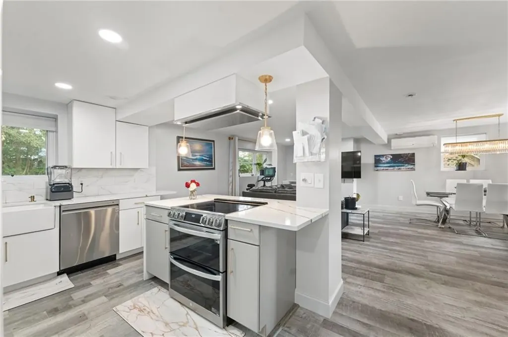 33 Beth Road Tiverton RI 02878