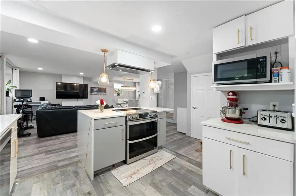 33 Beth Road Tiverton RI 02878