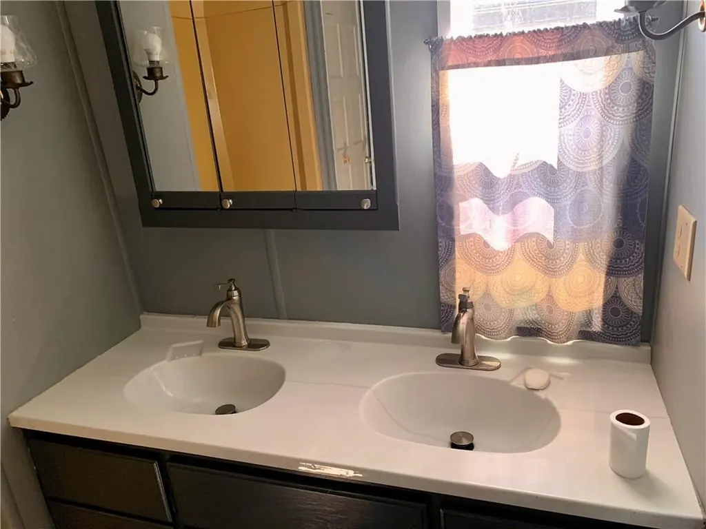 979 Toll Gate Road Warwick RI 02886