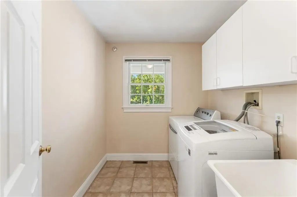 5 Spring House Lane Cumberland RI 02864