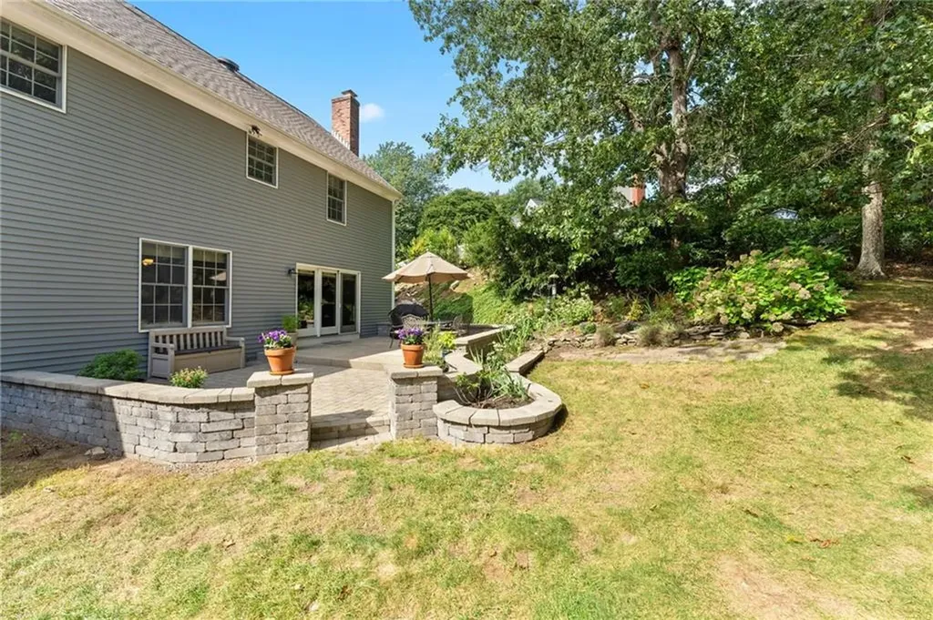 5 Spring House Lane Cumberland RI 02864