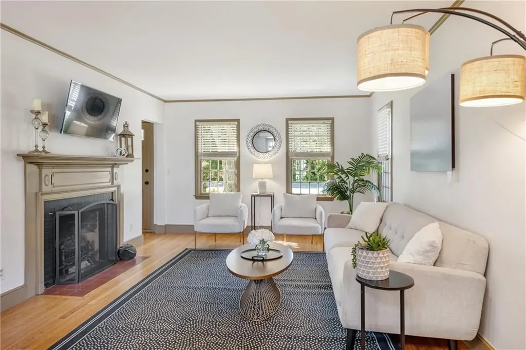 179 New Meadow Road Barrington RI 02806