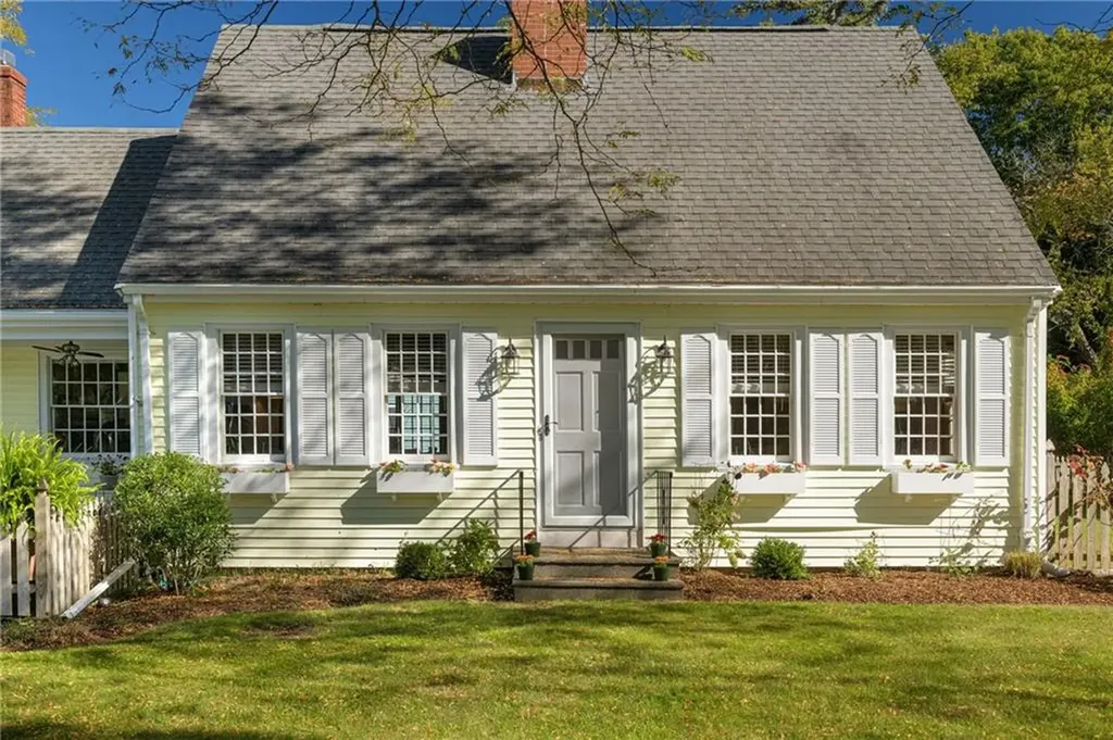 179 New Meadow Road Barrington RI 02806