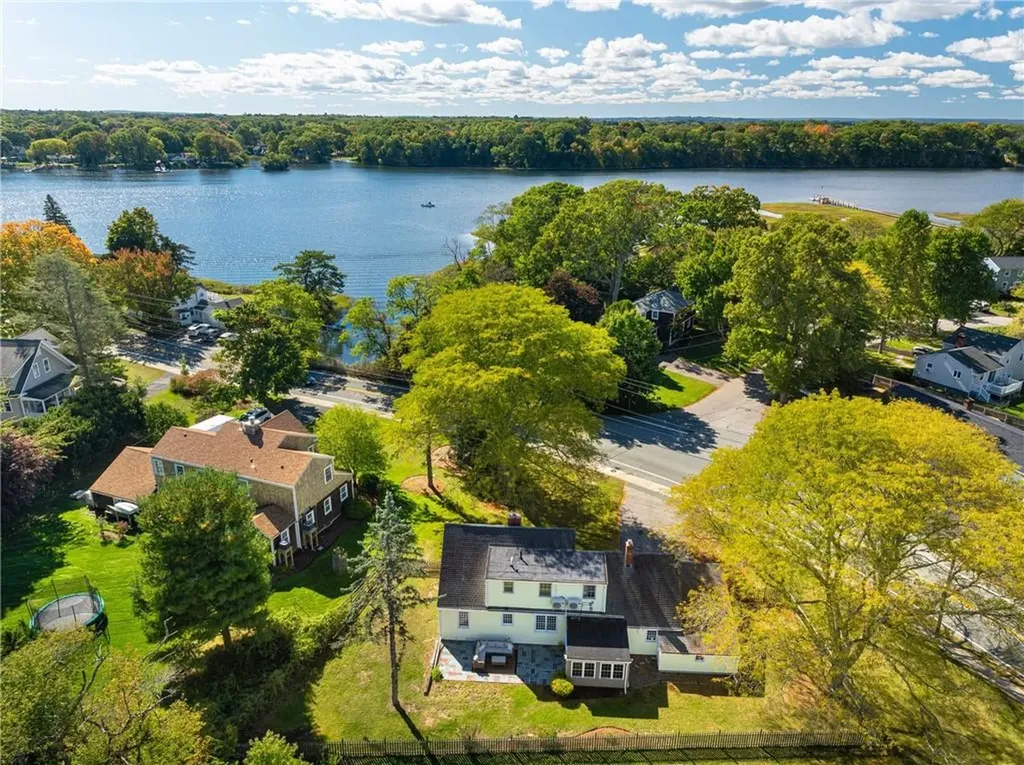179 New Meadow Road Barrington RI 02806