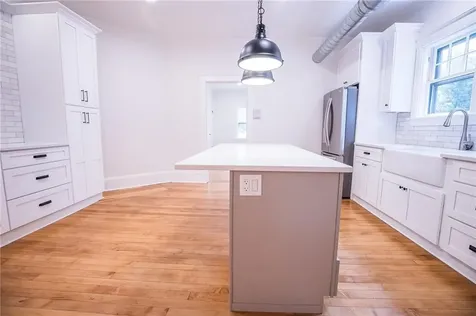 82 High Street Bristol RI 02809