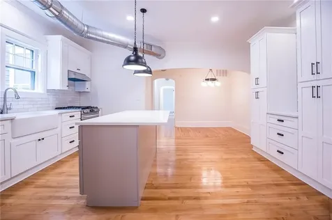 82 High Street Bristol RI 02809