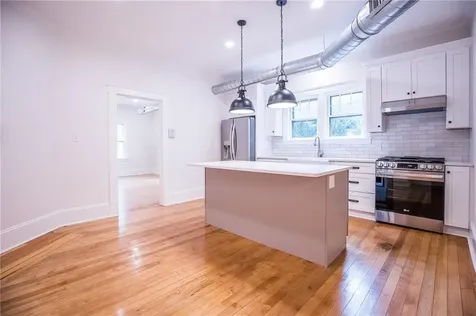 82 High Street Bristol RI 02809