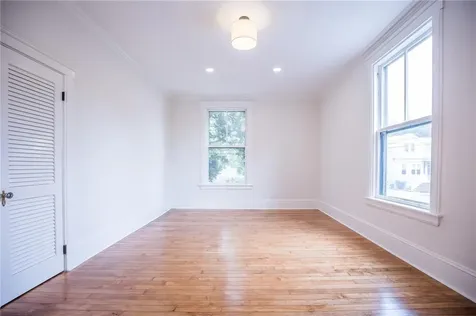 82 High Street Bristol RI 02809