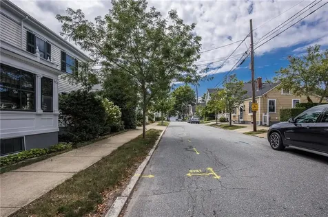 82 High Street Bristol RI 02809