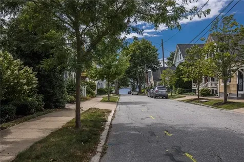 82 High Street Bristol RI 02809