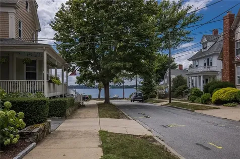 82 High Street Bristol RI 02809