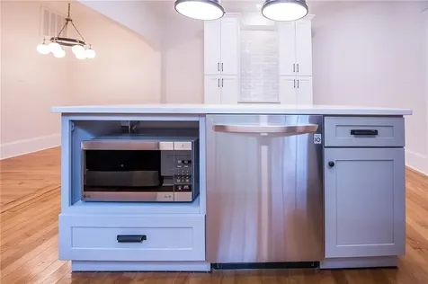 82 High Street Bristol RI 02809