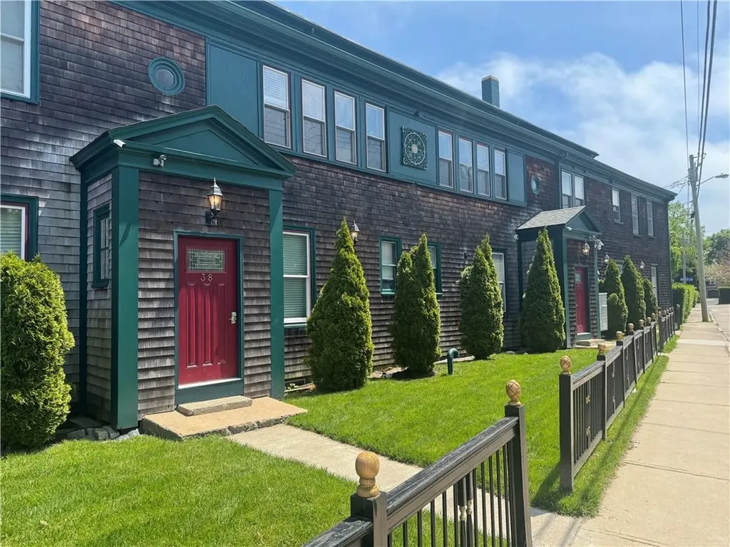 38 40 Freebody Street Newport RI 02840