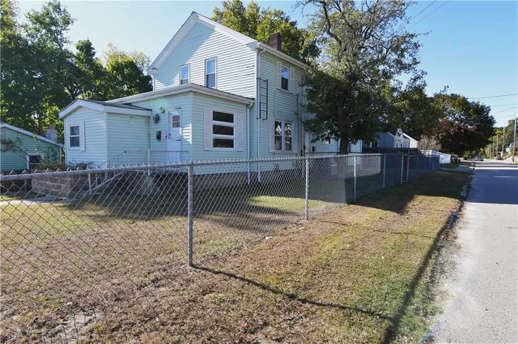 864 866 Weeden Street Pawtucket RI 02860