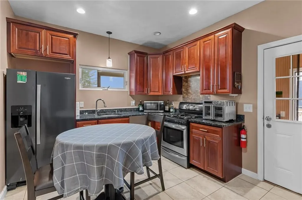 243 Killingly Street Providence RI 02909