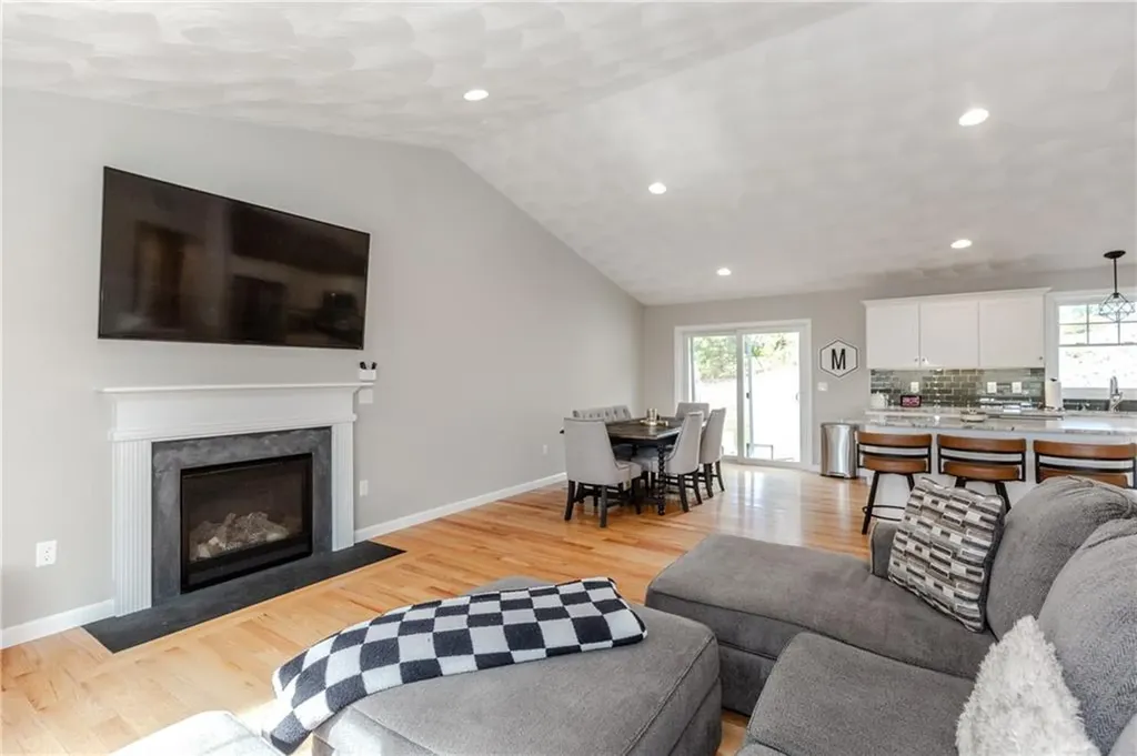 1185 Central Avenue Johnston RI 02919