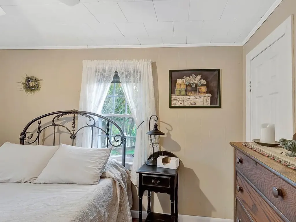 94 Glendale Avenue Woonsocket RI 02895