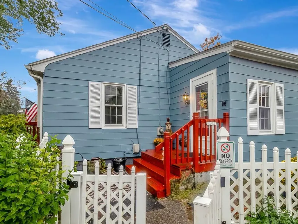 94 Glendale Avenue Woonsocket RI 02895