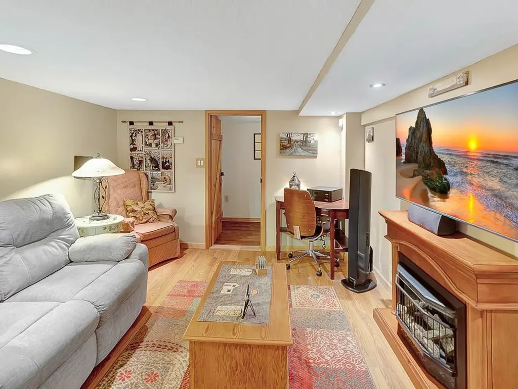 94 Glendale Avenue Woonsocket RI 02895