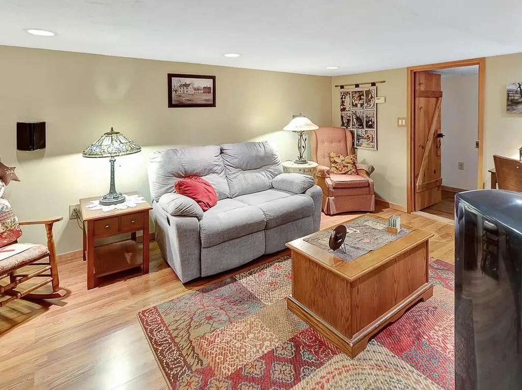 94 Glendale Avenue Woonsocket RI 02895