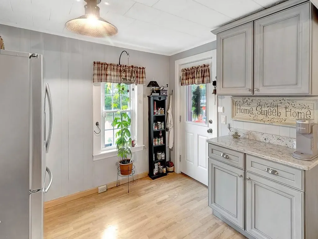 94 Glendale Avenue Woonsocket RI 02895