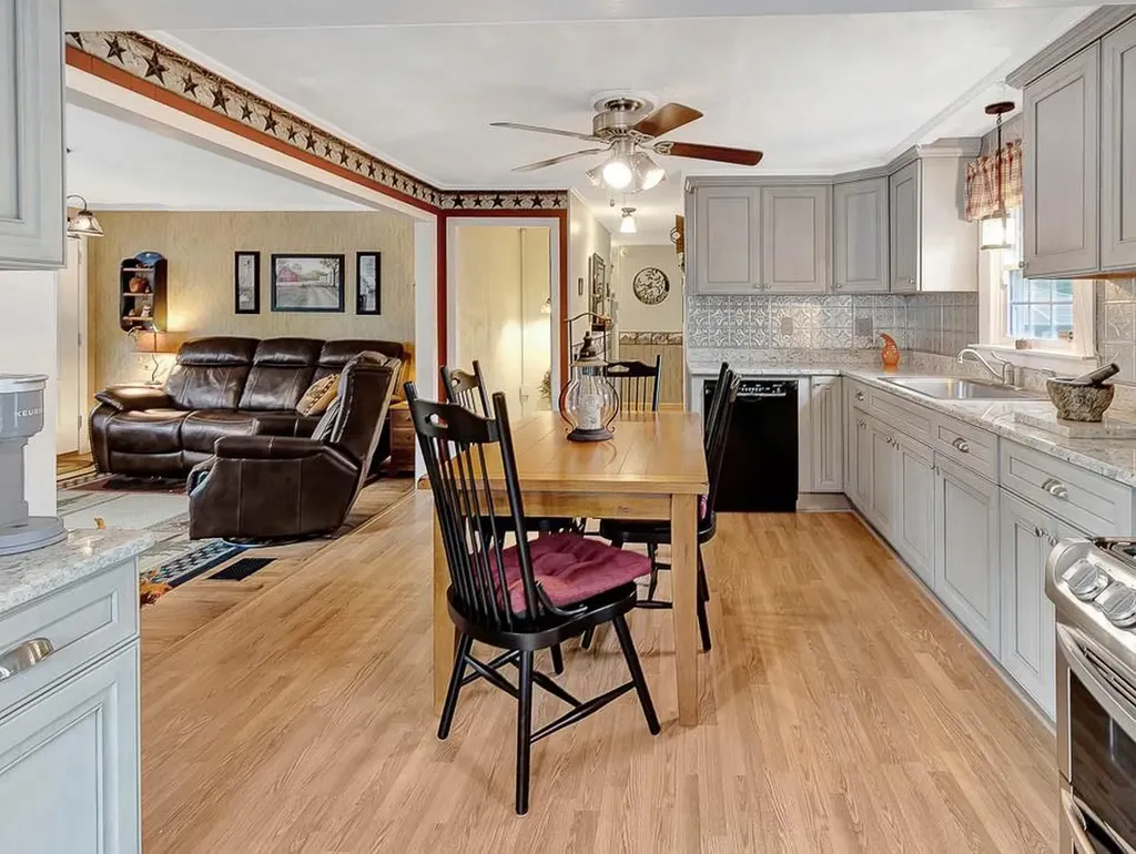 94 Glendale Avenue Woonsocket RI 02895