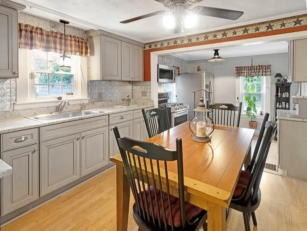 94 Glendale Avenue Woonsocket RI 02895