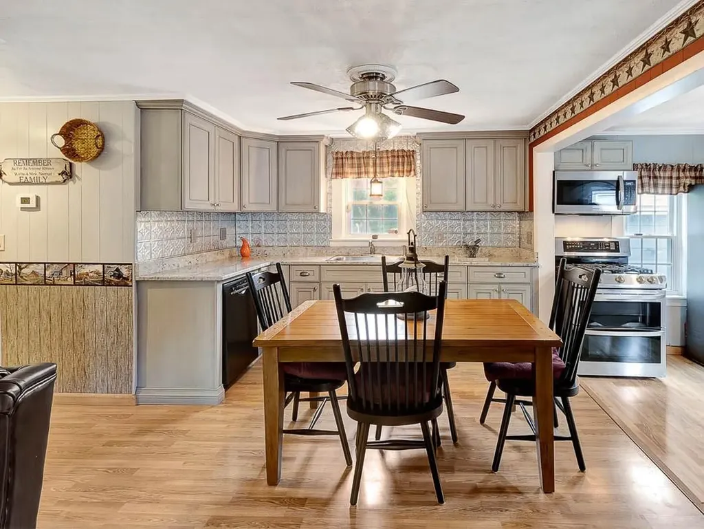 94 Glendale Avenue Woonsocket RI 02895