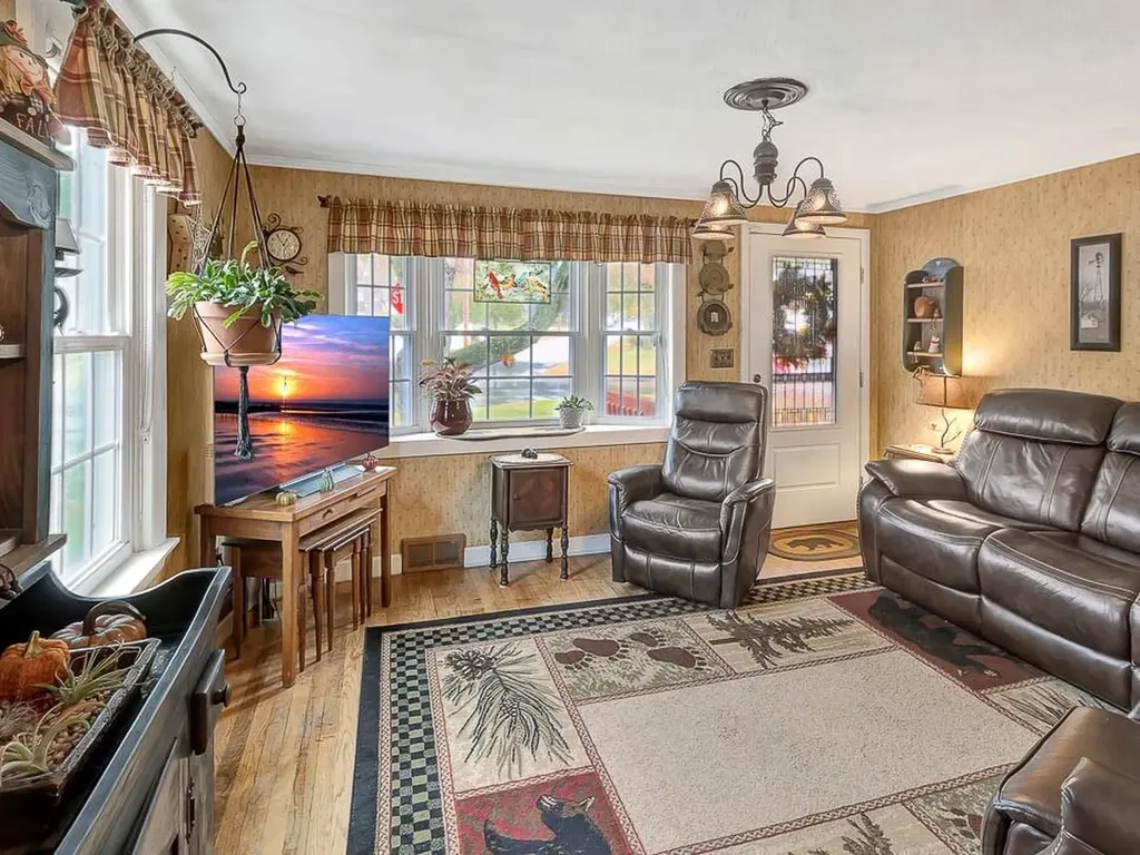 94 Glendale Avenue Woonsocket RI 02895