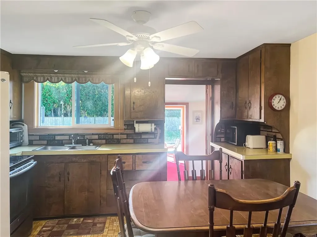 25 Kinnicutt Avenue Warren RI 02885