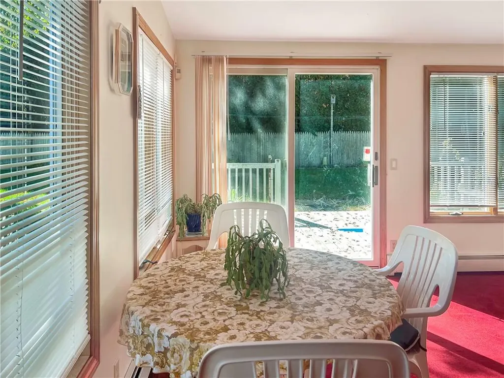 25 Kinnicutt Avenue Warren RI 02885