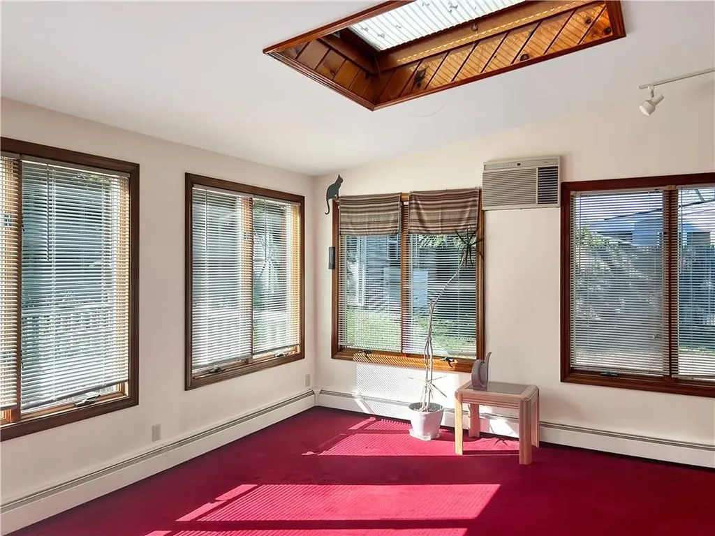 25 Kinnicutt Avenue Warren RI 02885