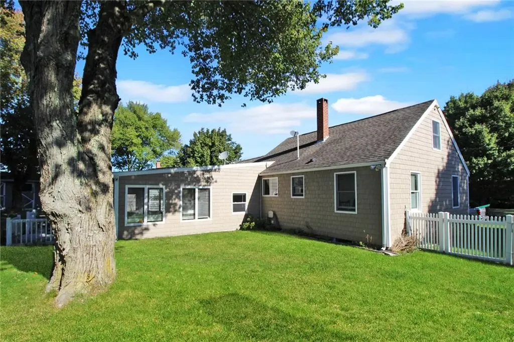 25 Kinnicutt Avenue Warren RI 02885