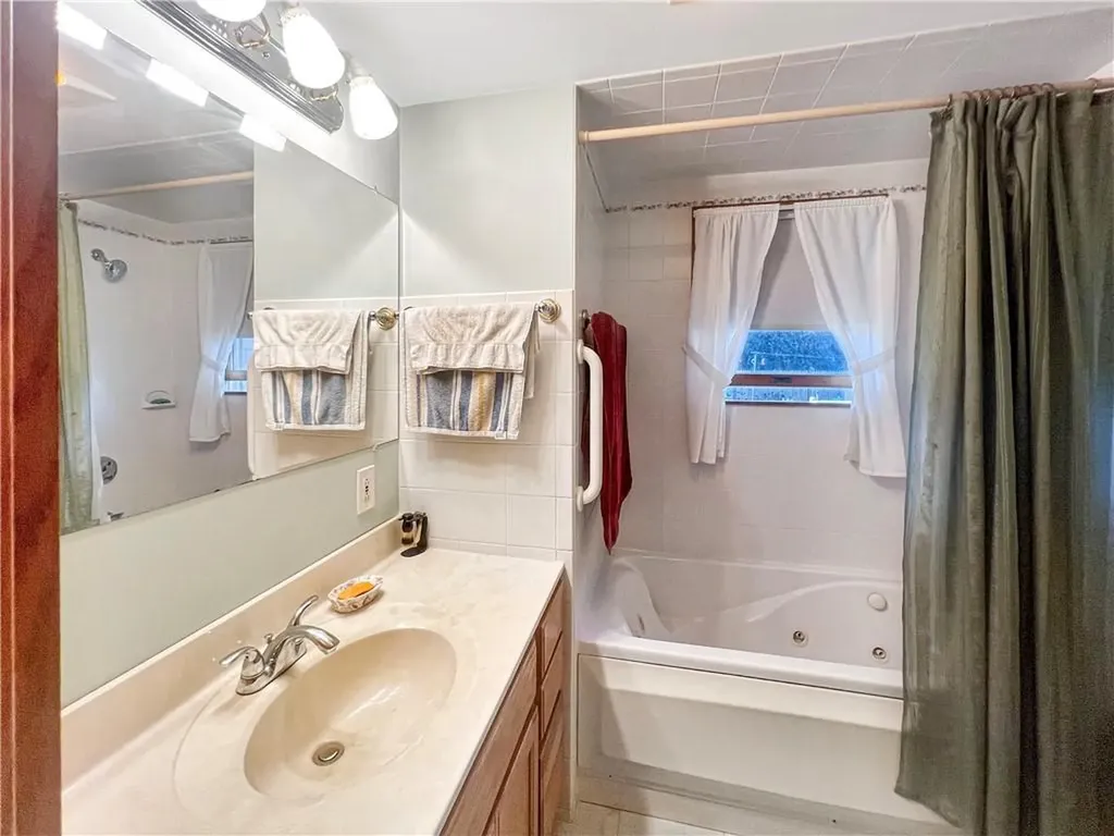 25 Kinnicutt Avenue Warren RI 02885