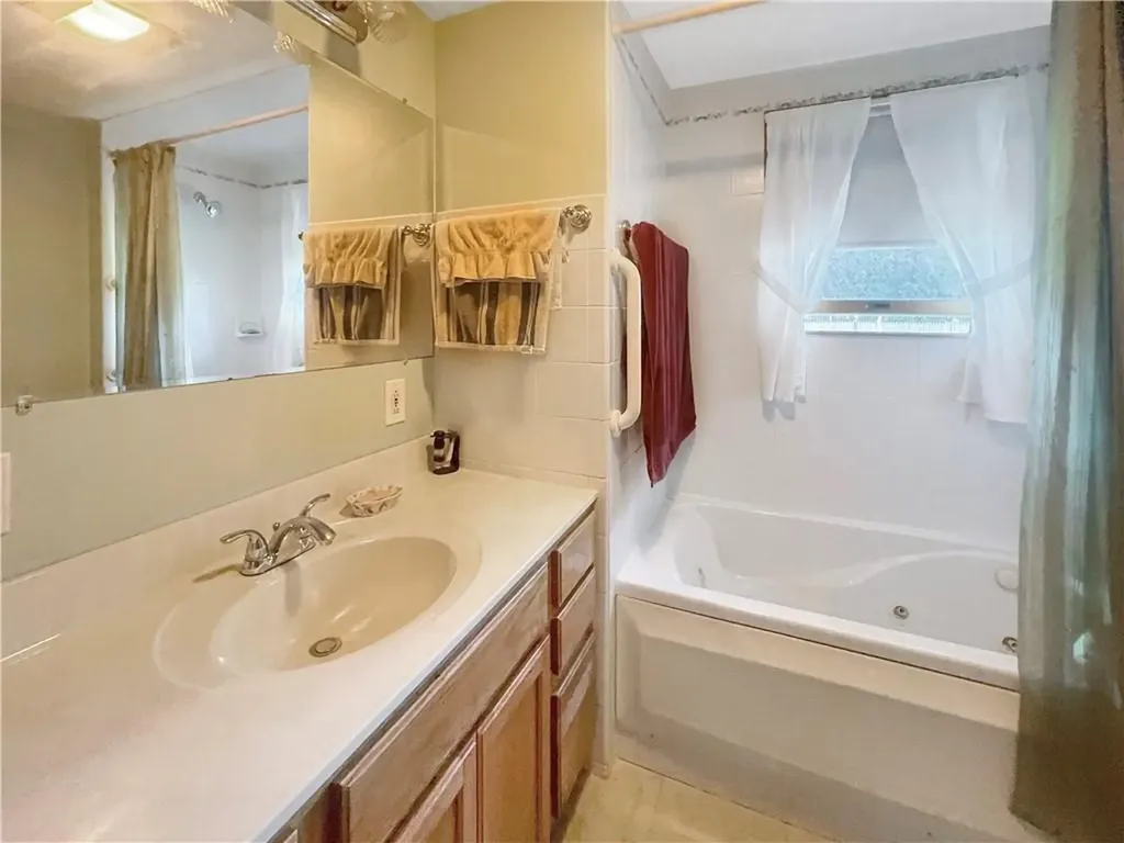 25 Kinnicutt Avenue Warren RI 02885