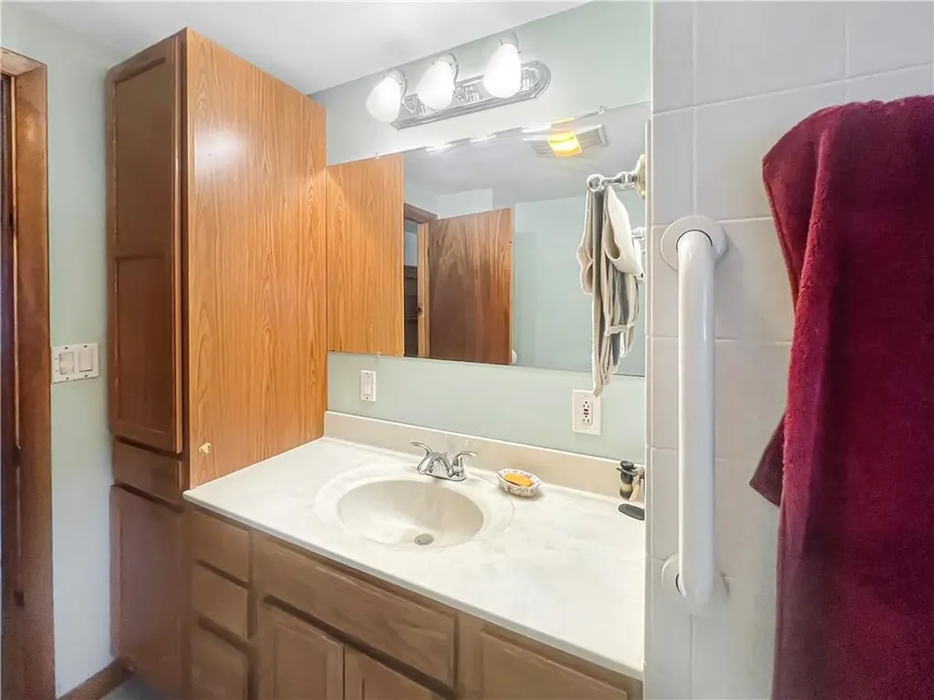 25 Kinnicutt Avenue Warren RI 02885