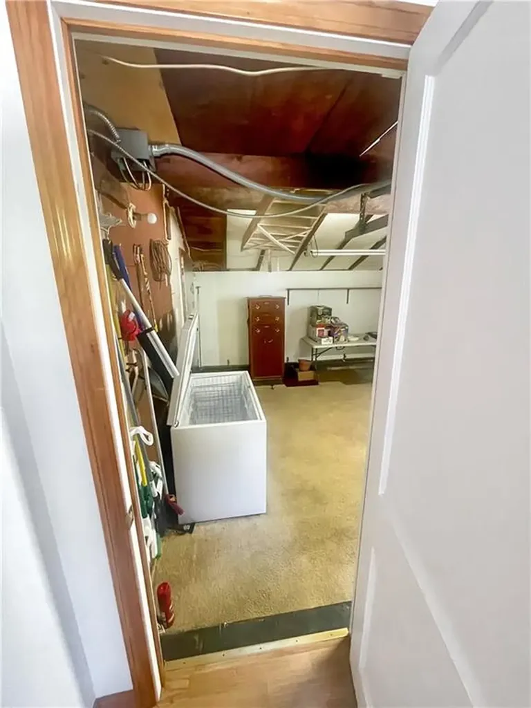 25 Kinnicutt Avenue Warren RI 02885