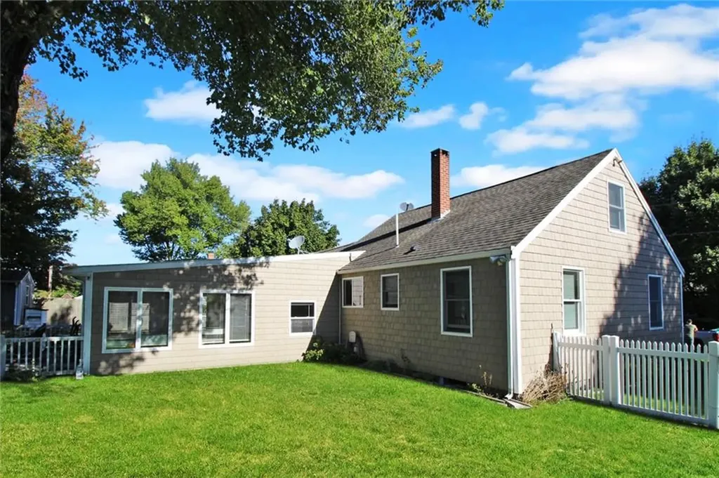 25 Kinnicutt Avenue Warren RI 02885
