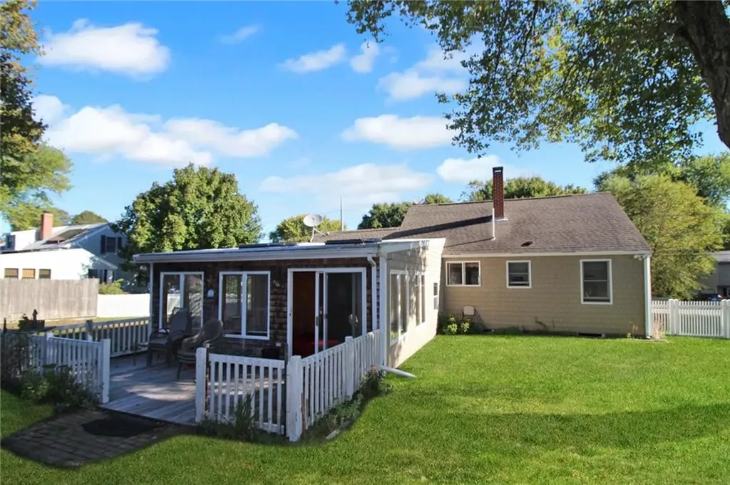25 Kinnicutt Avenue Warren RI 02885