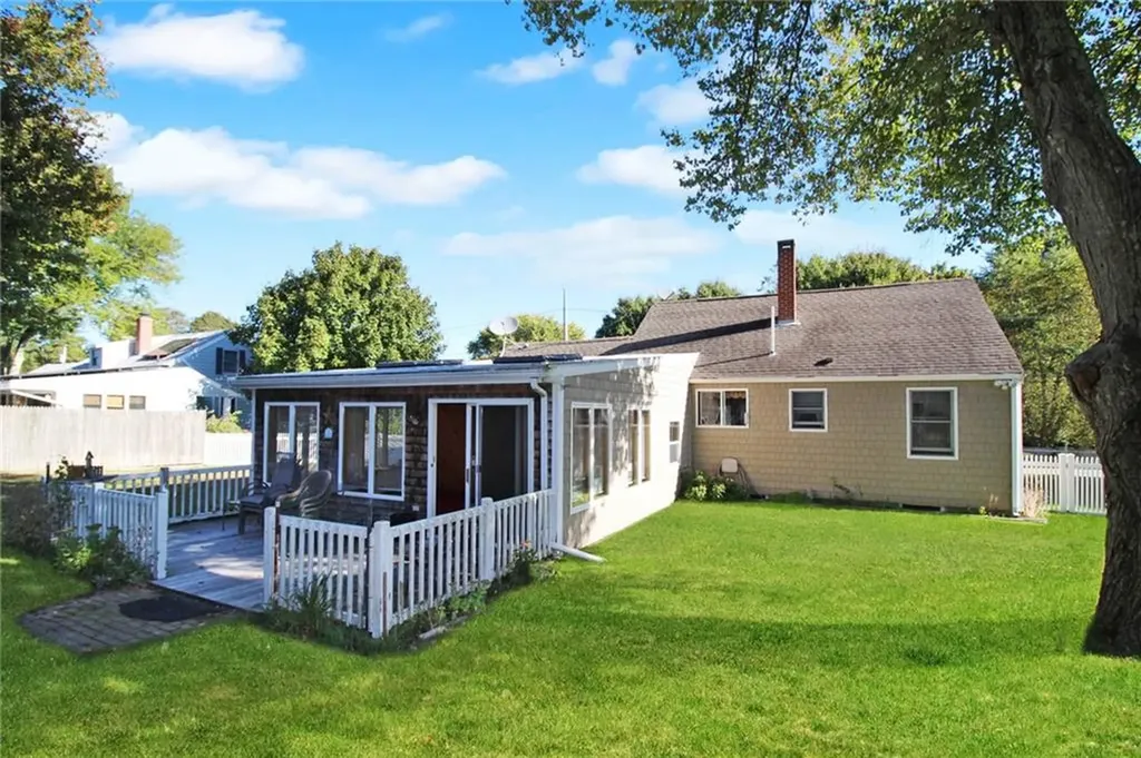25 Kinnicutt Avenue Warren RI 02885
