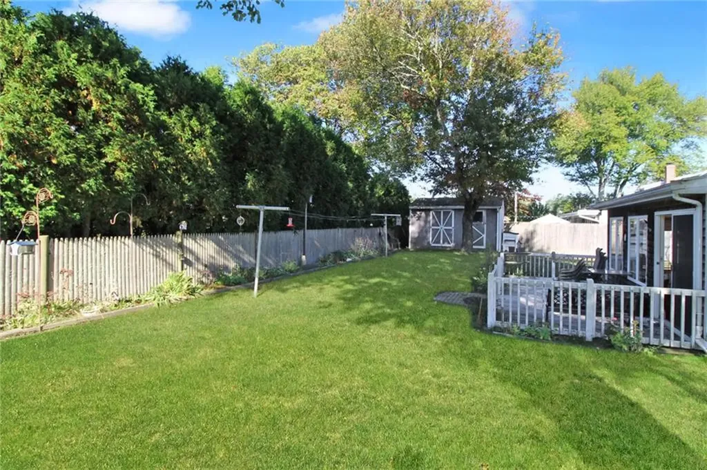 25 Kinnicutt Avenue Warren RI 02885
