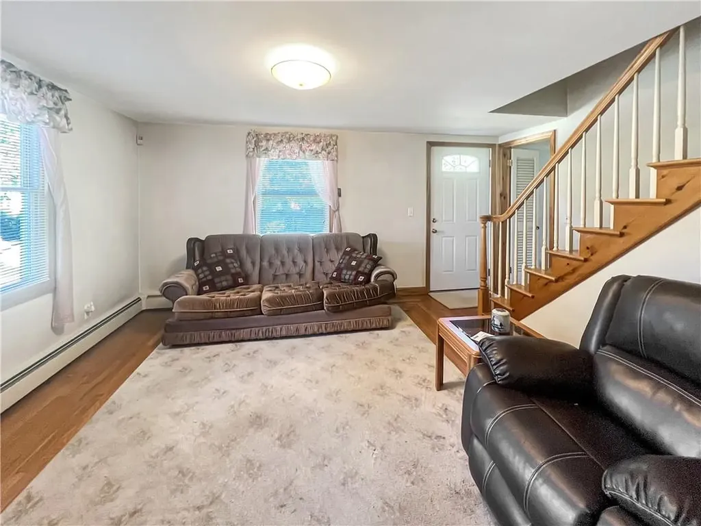 25 Kinnicutt Avenue Warren RI 02885