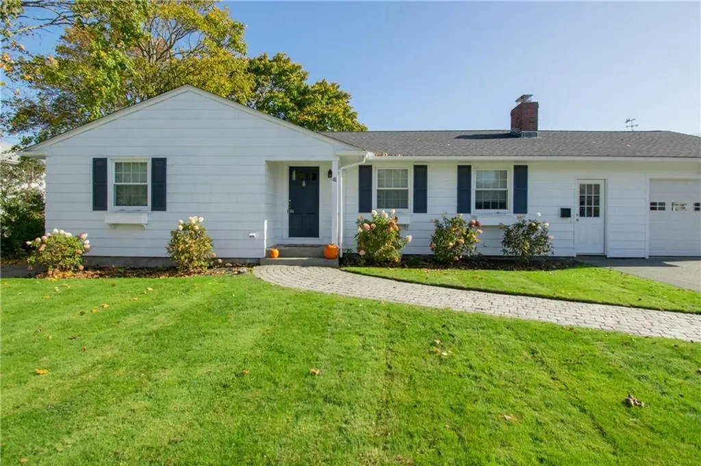 41 Clayton Street Middletown RI 02842