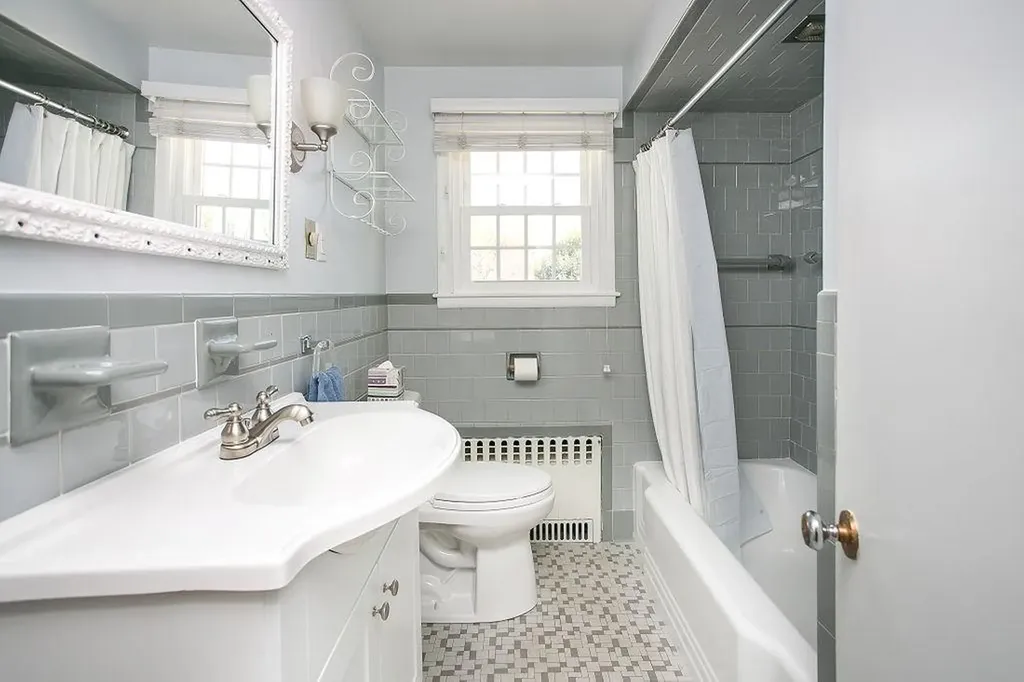 41 Clayton Street Middletown RI 02842