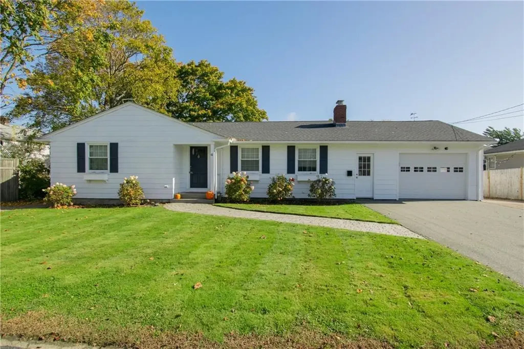 41 Clayton Street Middletown RI 02842