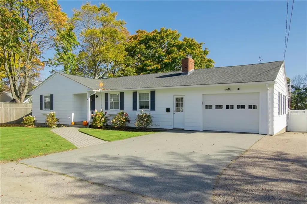 41 Clayton Street Middletown RI 02842