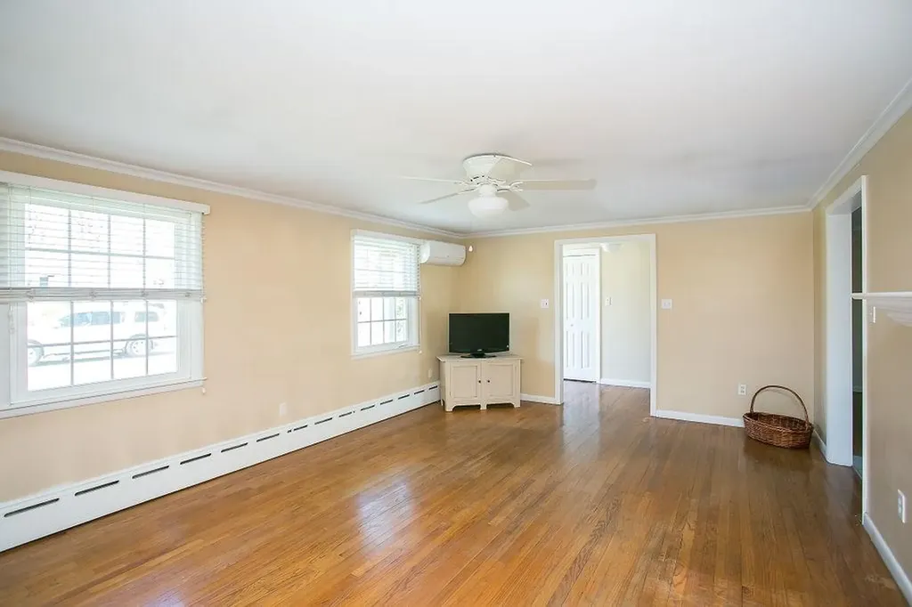 41 Clayton Street Middletown RI 02842